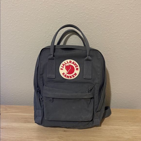 Fjallraven Kanken Mini Backpack Unisex in Super Gray - Picture 2 of 15